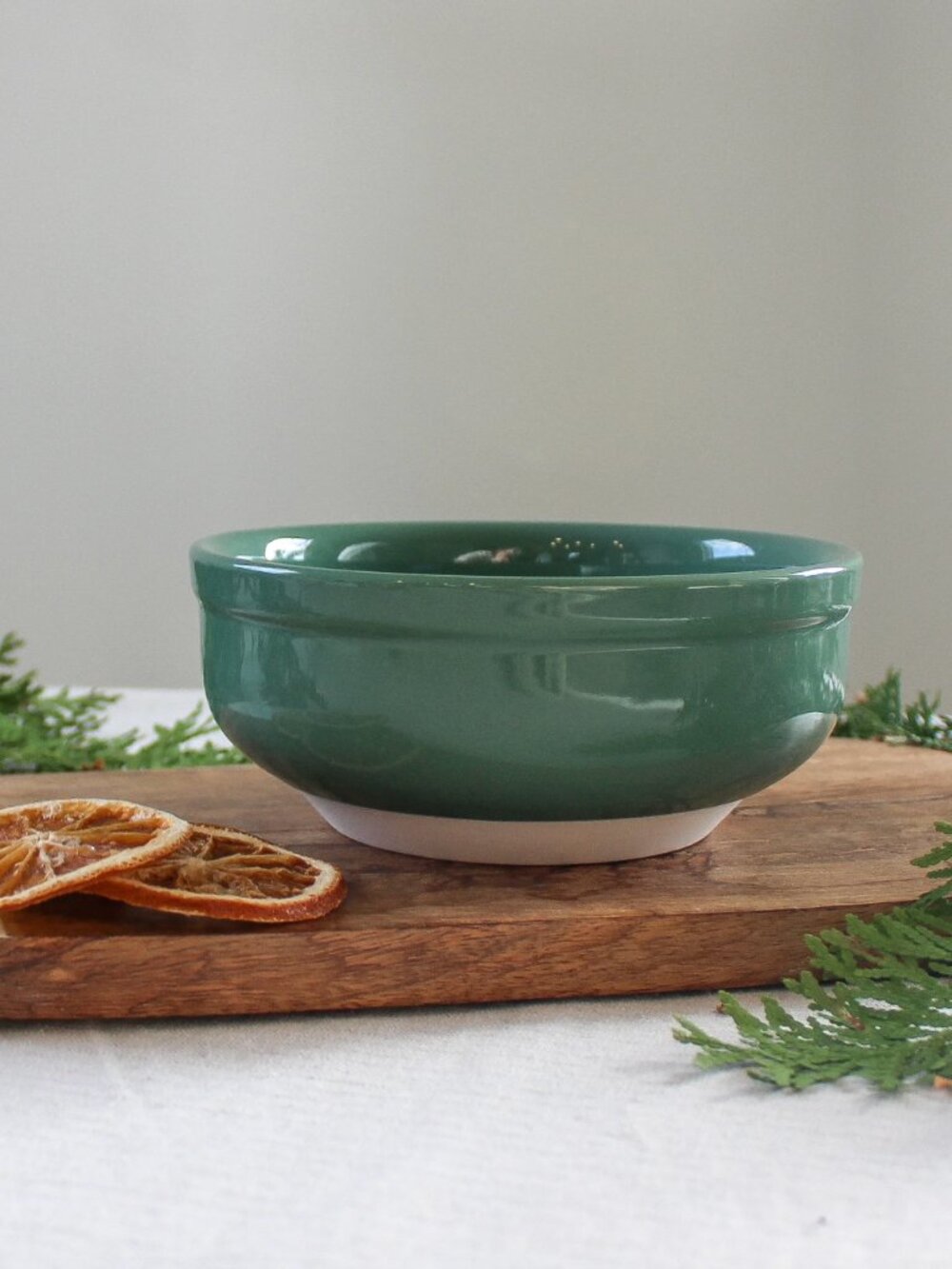NWT Brand New Green Bowl with Raw Base